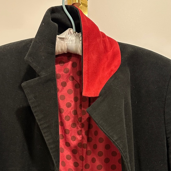 Elegant Black Boden Velvet Long Coat with Red ‘under’ Collar - Picture 1 of 9